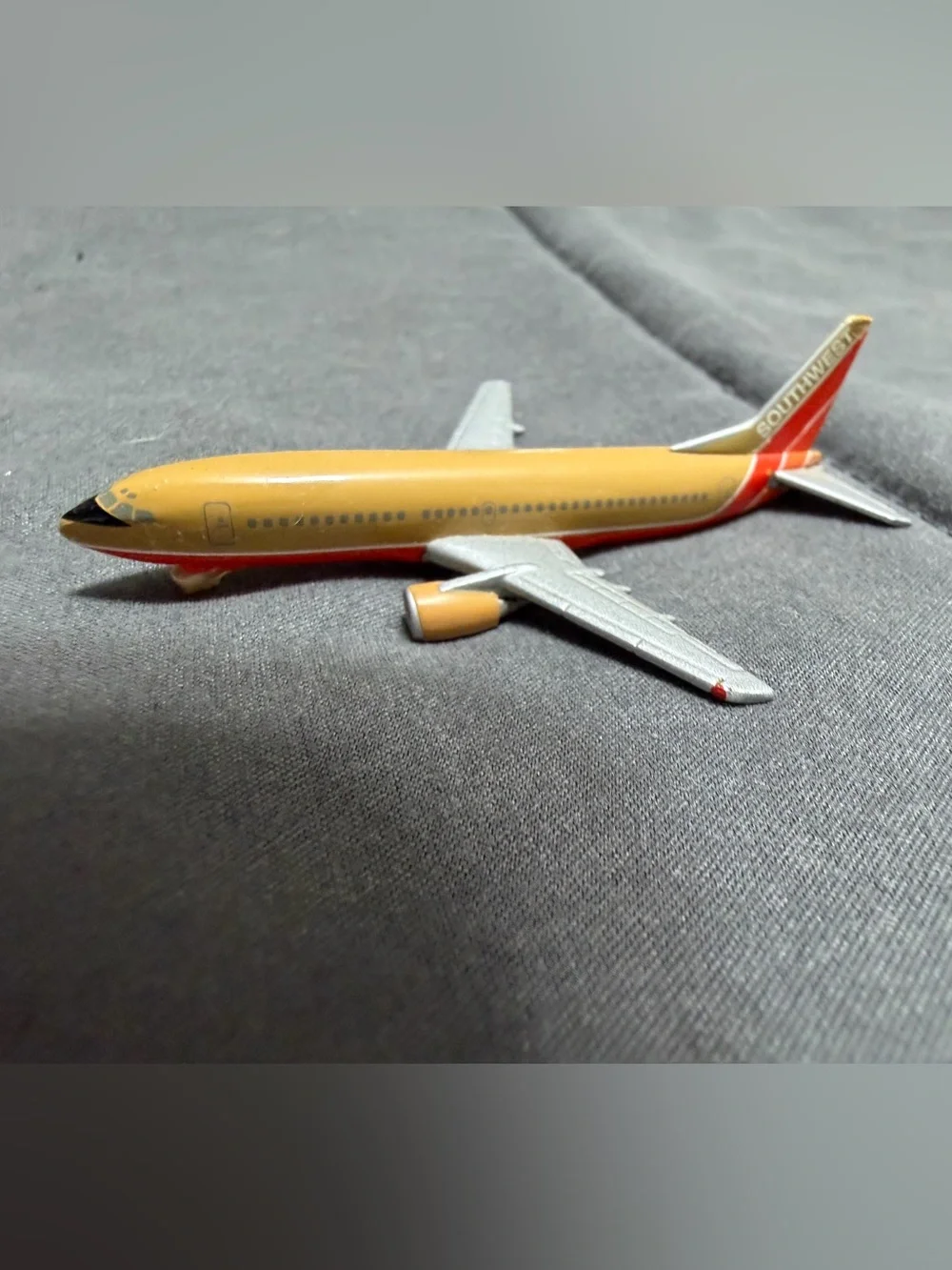 Herpa Wings Southwest Boeing 737-500 Retro Mustard 1:400 N504SW Die Cast